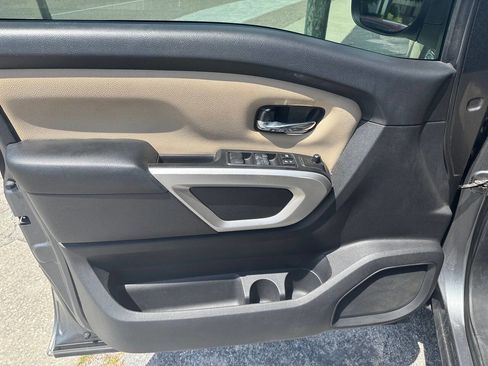 Used 2017 Nissan Titan SV image 12