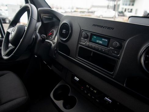 Used 2025 Mercedes-Benz Sprinter 2500 image 31