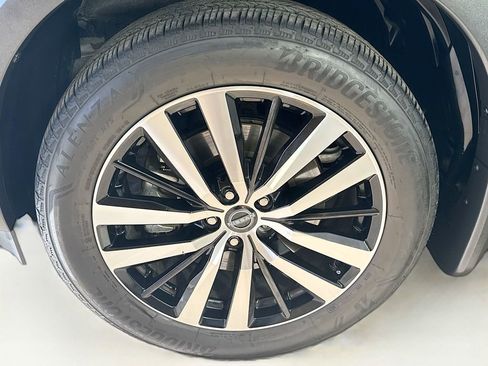 Used 2024 Nissan Pathfinder Platinum image 41