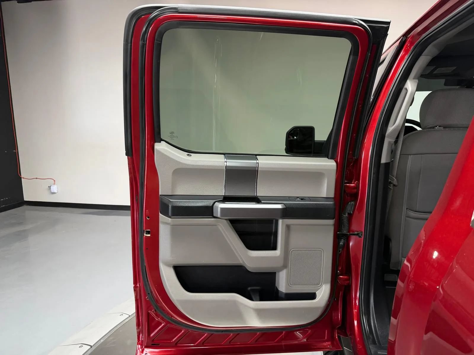 Used 2019 Ford F150 XLT w/ Equipment Group 302A Luxury AWD/4WD image 13