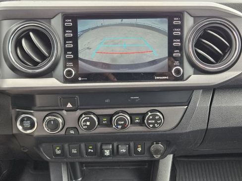 Used 2020 Toyota Tacoma TRD Off-Road w/ Technology Package AWD/4WD image 18