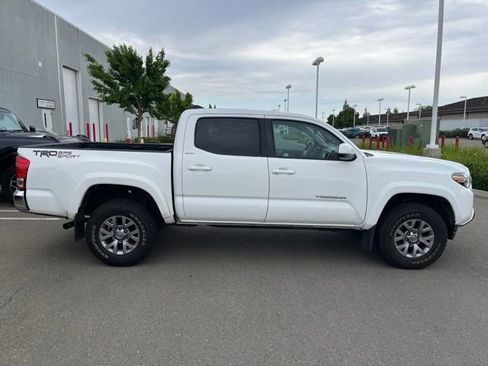 Used 2017 Toyota Tacoma SR5 RWD image 4