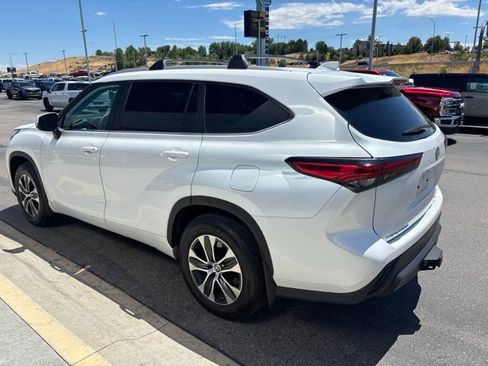 Used 2023 Toyota Highlander XLE AWD/4WD image 6