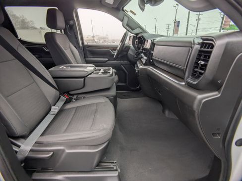 Used 2025 Chevrolet Silverado 1500 LT AWD/4WD image 13