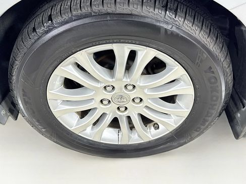 Used 2013 Toyota Sienna XLE FWD image 40
