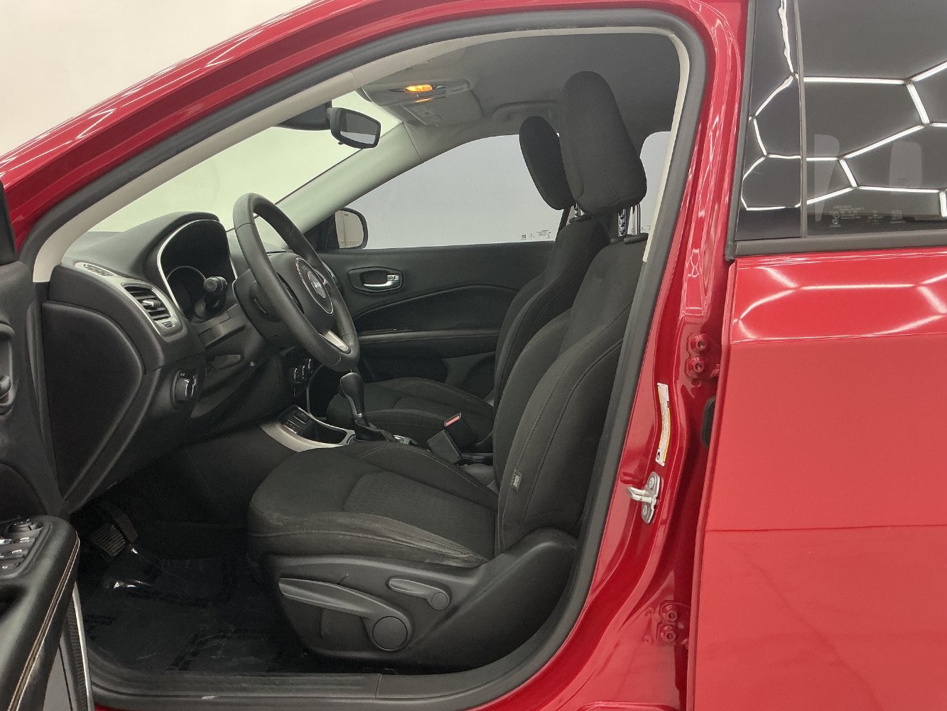 Used 2018 Jeep Compass Sport FWD image 14