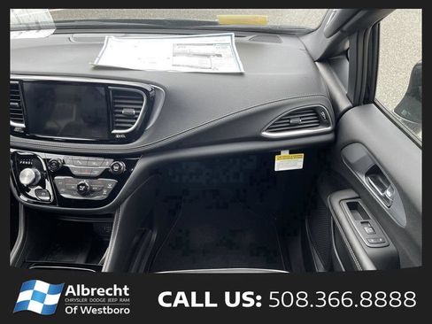 New 2026 Chrysler Pacifica Limited w/ S Appearance Package AWD/4WD image 18