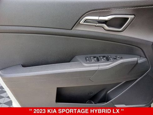 Used 2023 Kia Sportage LX AWD/4WD image 10