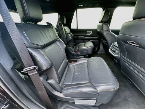 Used 2025 Ford Expedition Tremor AWD/4WD image 32