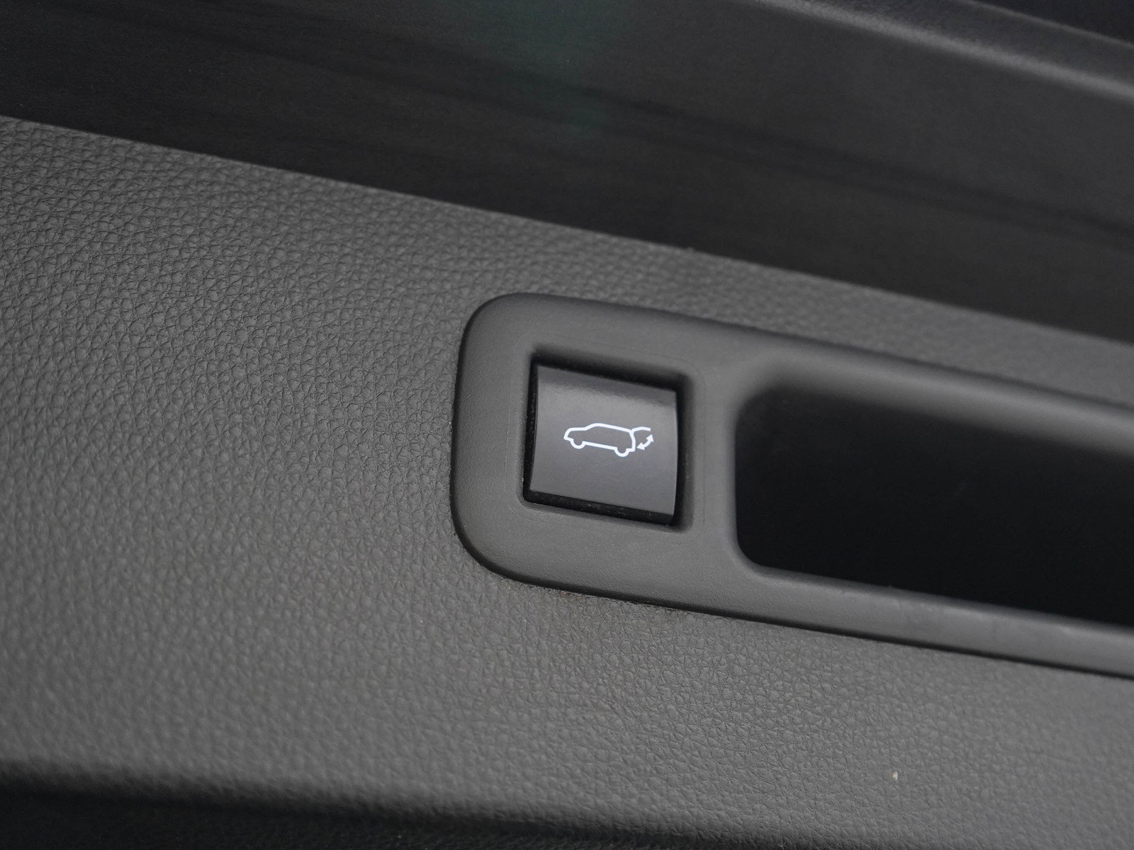 Used 2020 Toyota Highlander XLE AWD/4WD image 11