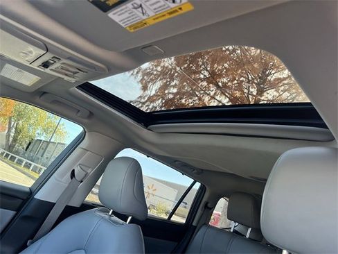 Used 2024 Toyota Highlander XLE image 27