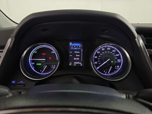 Used 2020 Toyota Camry SE FWD image 11
