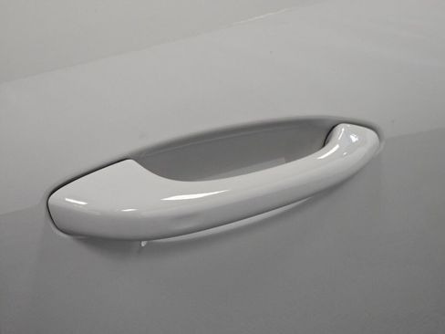 Certified 2024 Porsche Macan GTS image 30