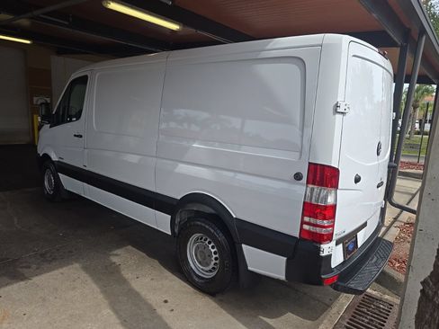 Used 2015 Mercedes-Benz Sprinter 2500 image 3