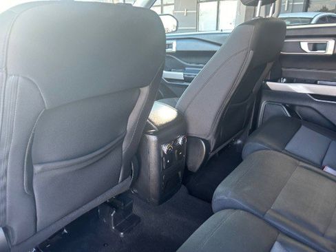Used 2022 Ford Explorer XLT image 16