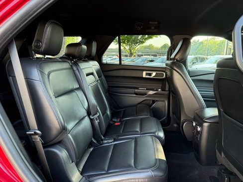 Used 2020 Ford Explorer XLT w/ Equipment Group 202A AWD/4WD image 29