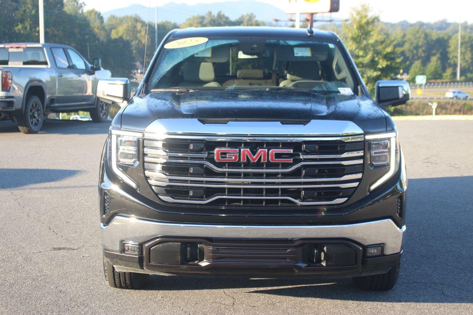 Used 2025 GMC Sierra 1500 SLT AWD/4WD image 2