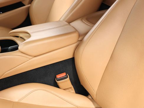 Used 2019 Aston Martin V8 Vantage Coupe RWD image 17