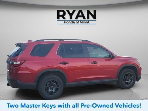 Used 2023 Honda Pilot TrailSport image 5