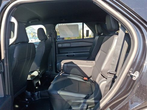 New 2025 Ford Explorer Base image 6