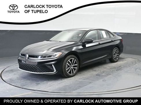 Used 2025 Volkswagen Jetta SE w/ Sunroof Package image 8