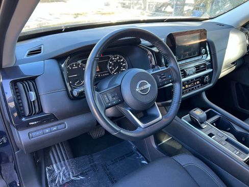 Used 2025 Nissan Pathfinder SV image 38