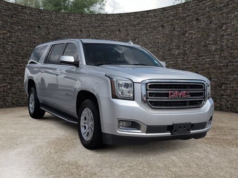Used 2016 GMC Yukon XL SLE AWD/4WD image 2