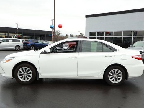 Used 2017 Toyota Camry LE image 9
