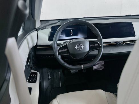Used 2023 Nissan Ariya FWD image 18