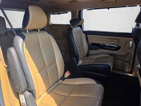 Used 2017 Kia Sedona SX FWD image 17