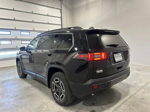 New 2026 Jeep Cherokee Laredo image 8