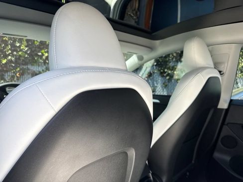 Used 2024 Tesla Model Y Long Range AWD/4WD image 8