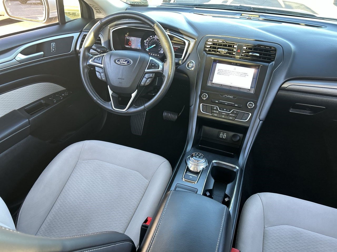 Used 2019 Ford Fusion SE w/ Equipment Group 151A FWD image 11