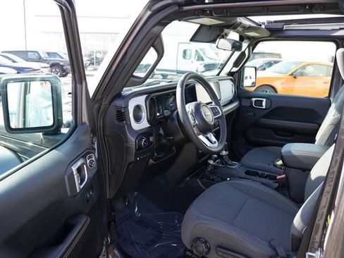 Certified 2025 Jeep Wrangler Unlimited Sahara w/ Safety Group AWD/4WD image 16