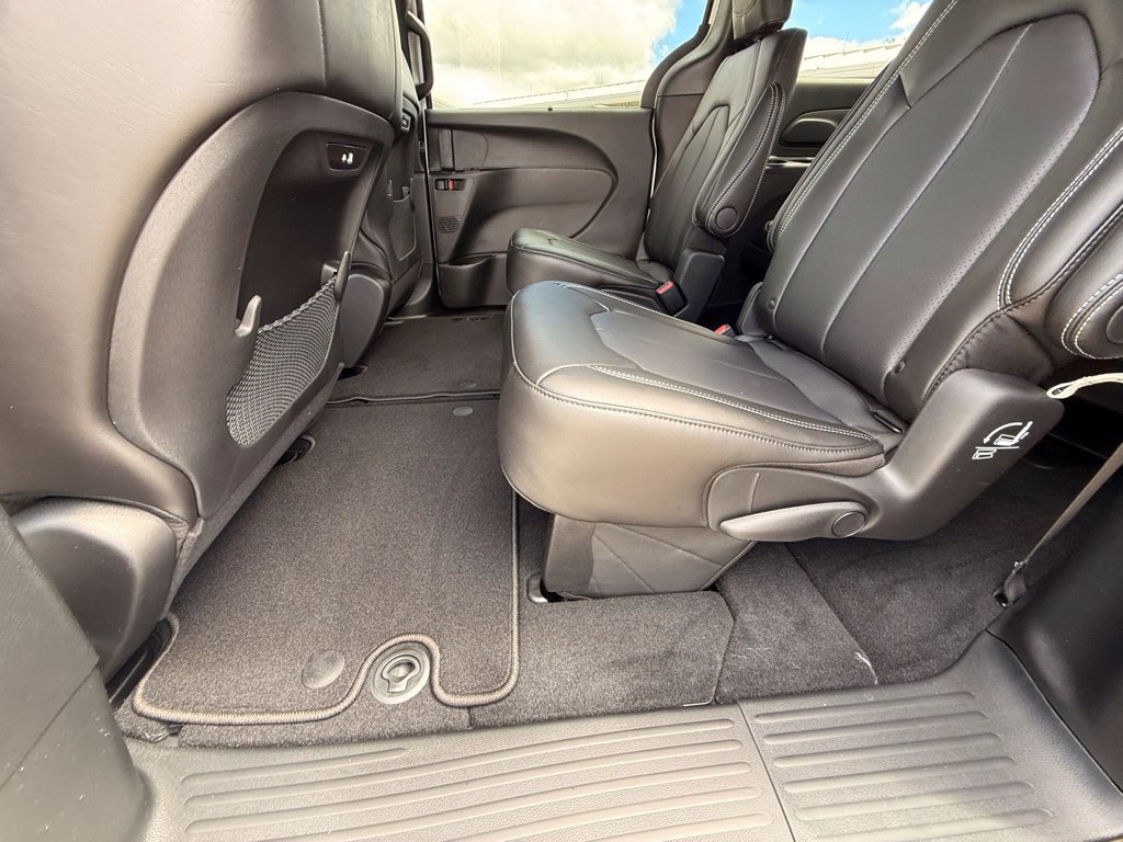 New 2026 Chrysler Pacifica Select FWD image 25