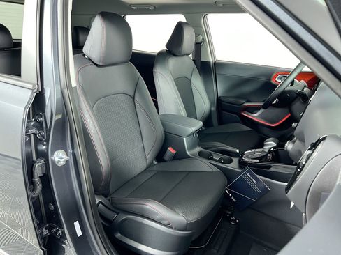 Certified 2025 Kia Soul GT-Line w/ GT-Line Technology Package FWD image 31