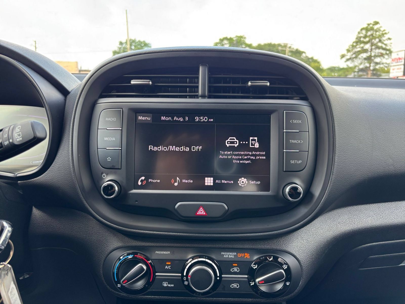 Used 2025 Kia Soul LX w/ LX Technology Package FWD image 19