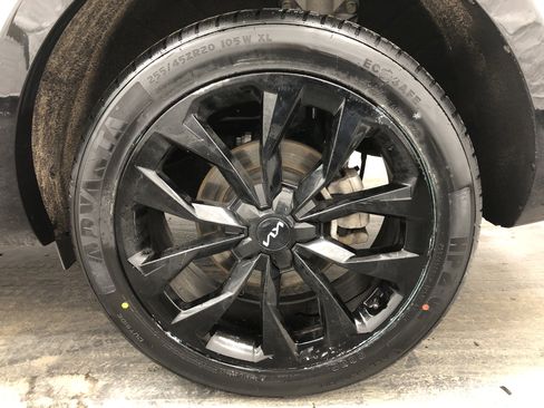 Certified 2023 Kia Sorento SX image 9