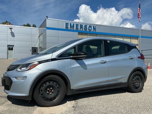 Used 2017 Chevrolet Bolt LT FWD image 1