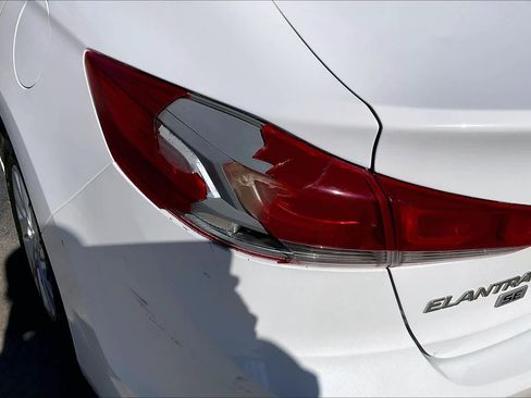 Used 2017 Hyundai Elantra SE image 27