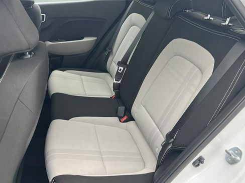 Used 2025 Hyundai Venue SEL FWD image 11