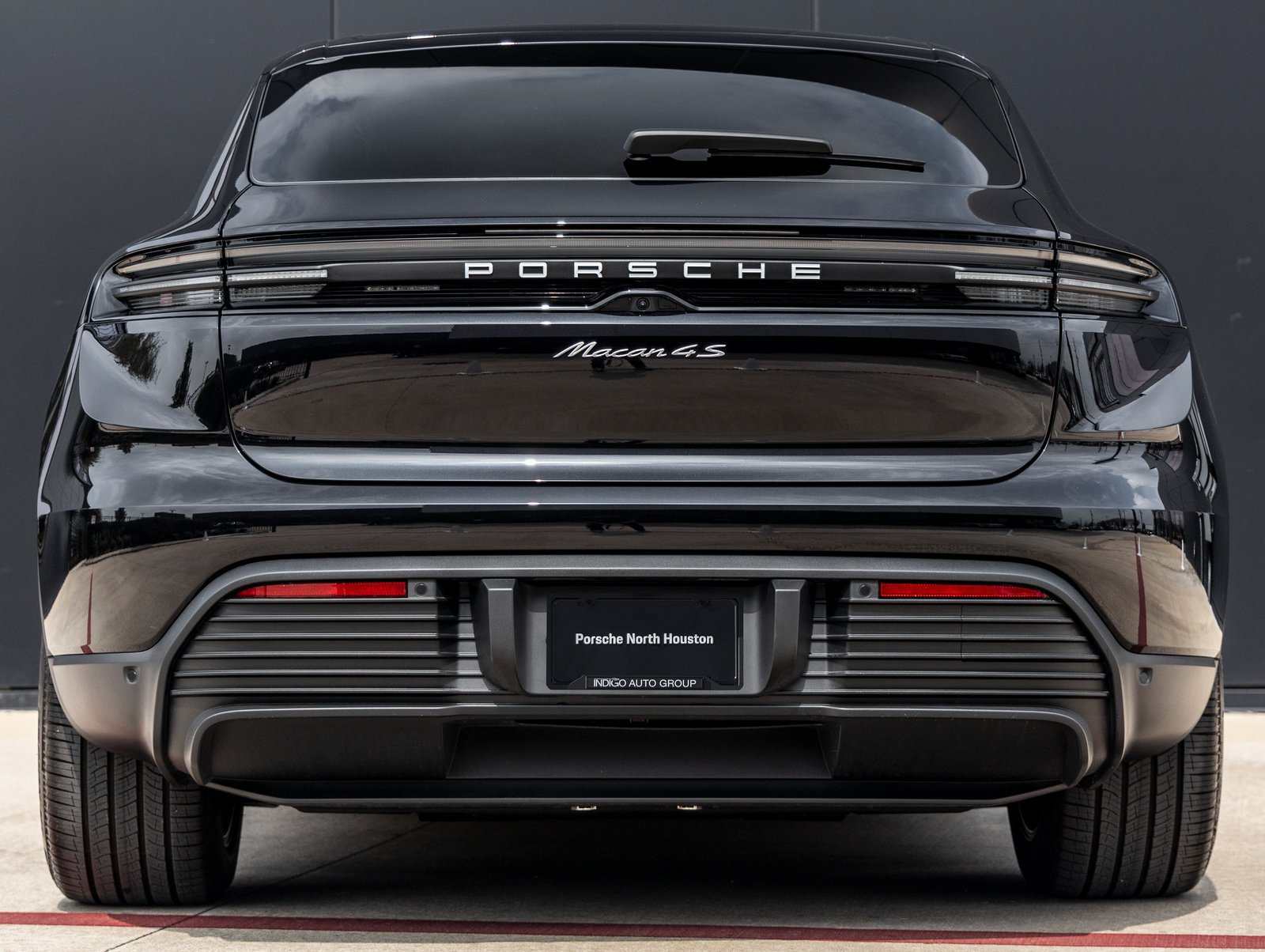 Certified 2025 Porsche Macan 4S Electric AWD/4WD image 7