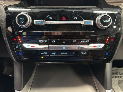 Used 2023 Ford Explorer Limited image 33