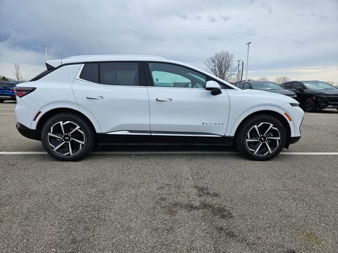 Used 2025 Chevrolet Equinox EV LT image 8