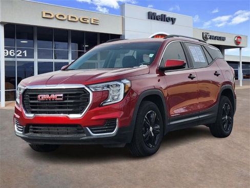 Used 2024 GMC Terrain SLE w/ Driver Convenience Package image 2