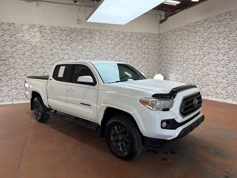 Used 2021 Toyota Tacoma SR5 RWD image 1