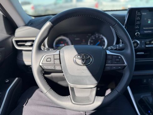 Used 2022 Toyota Highlander Bronze Edition AWD/4WD image 6