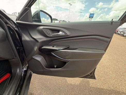 Used 2025 Chevrolet Trax RS FWD image 37