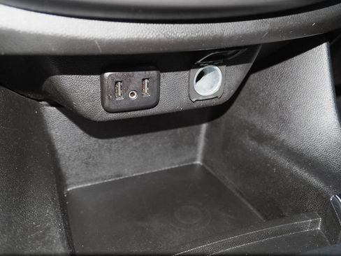 Used 2021 Chevrolet Traverse LS image 16