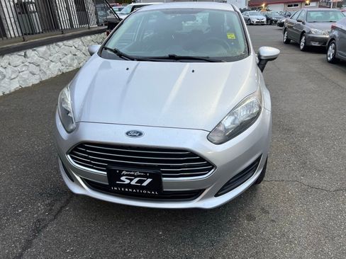 Used 2017 Ford Fiesta SE FWD image 2
